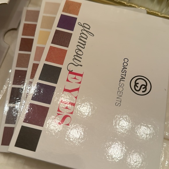 COASTAL SCENTS Eyeshadow Book Set - Picture 2 of 6